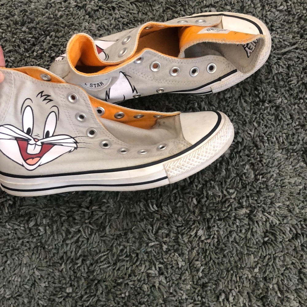 Coverse bugs bunny shoes! ♥︎ - Picture 3 of 4